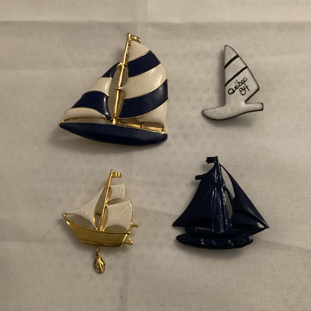 Boat Brooches Lot